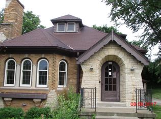 528 Summit Dr, West Bend, WI 53095
