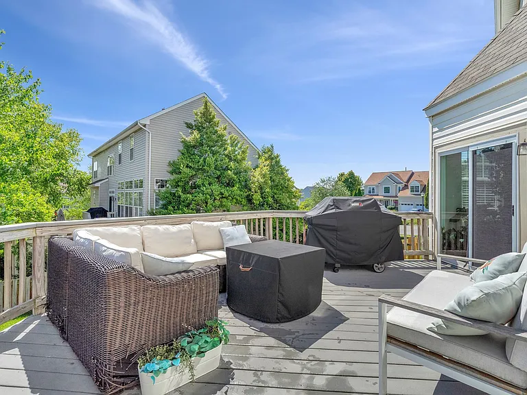 611 Curtin Pl SE — Photo 40
