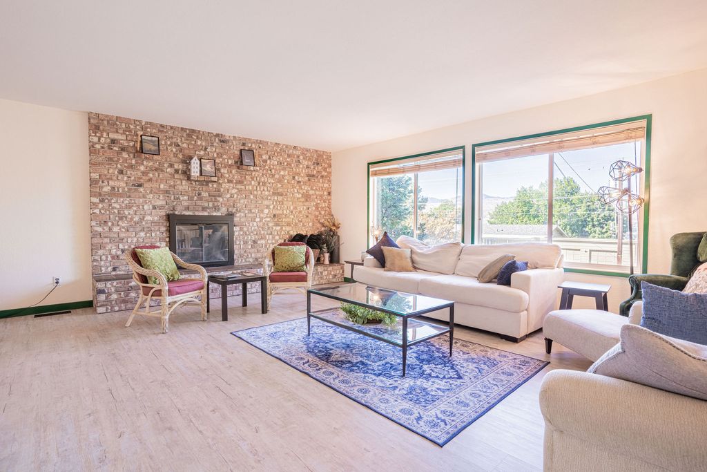 905 N James Ave - Property Image
