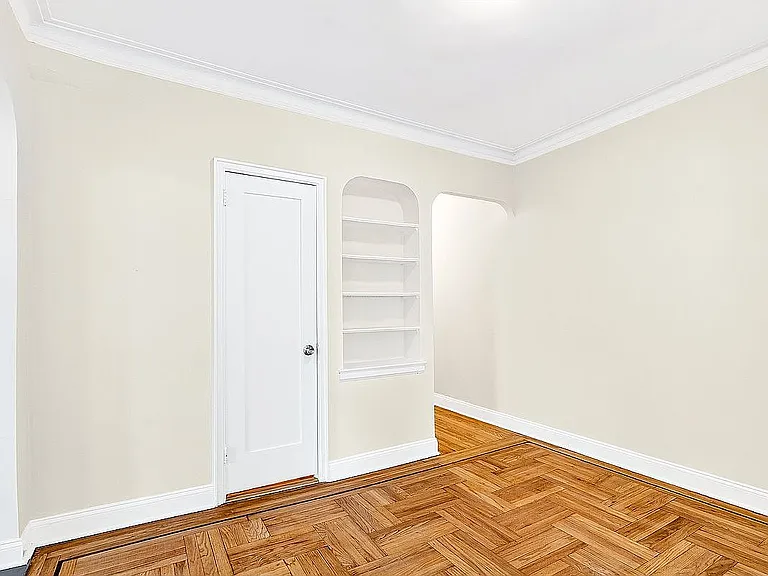 601 Pelham Pkwy N #514 — Photo 3