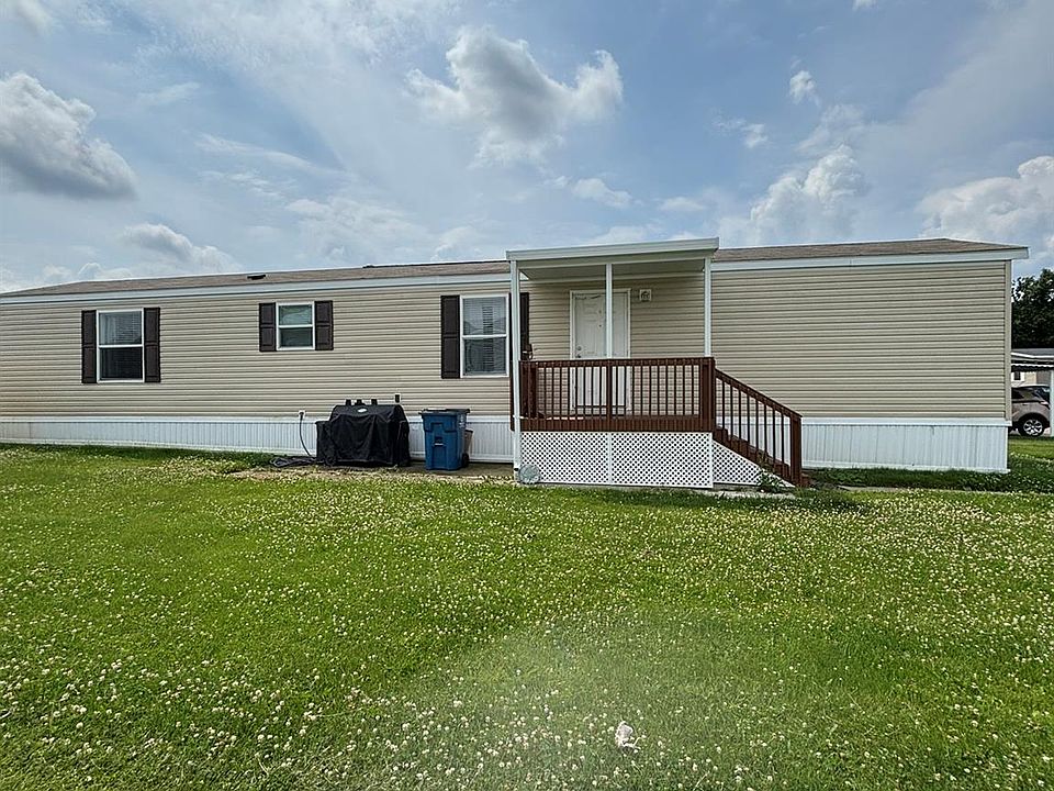 1st image of 220 Pheasant Ln