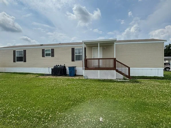 220 Pheasant Ln, Grand Blanc, MI 48439