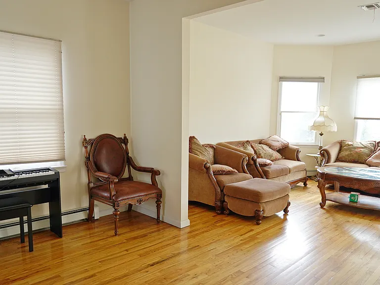 111 Fulton Ave — Photo 3