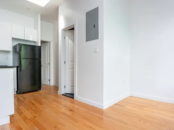 479 Warren Street image 1 of 8