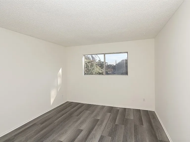 330 Chapel Ave #105 — Photo 9