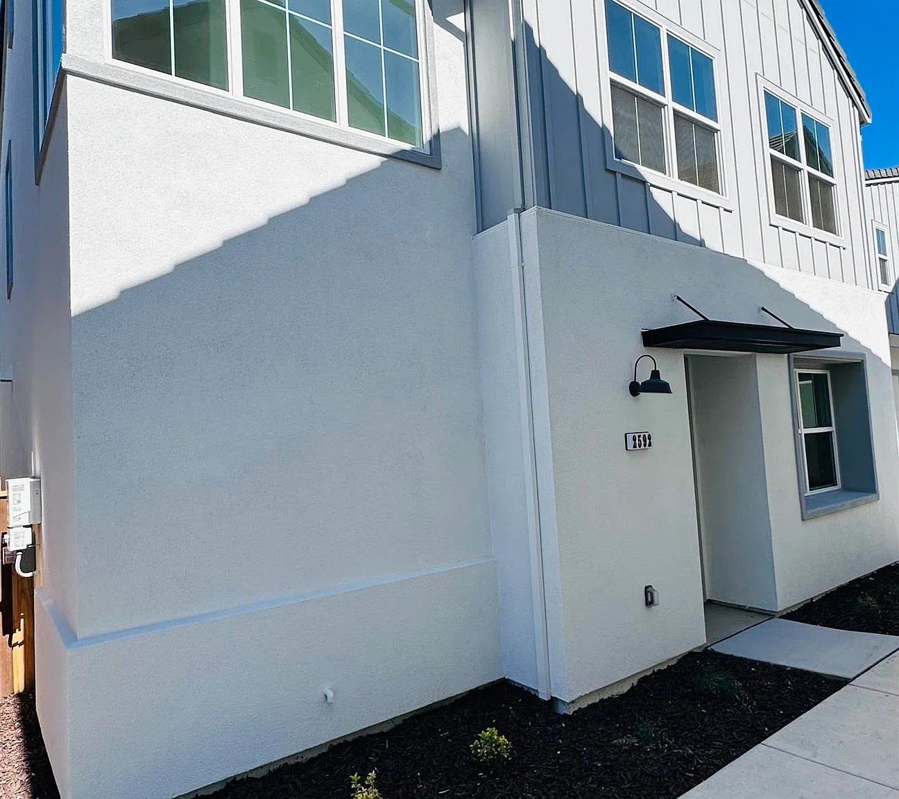 4 bed, 3.0 bath, 1826 sqft, $3,600 — Photo 2