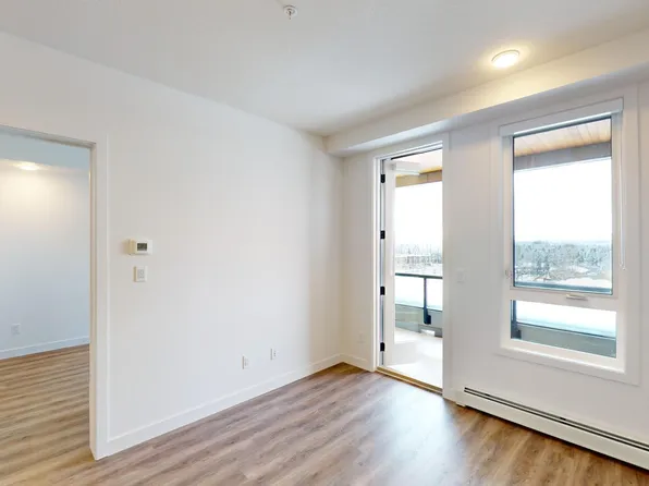 3932 University Ave NW #528, Calgary, AB T3B 6P6