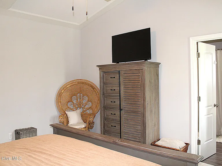 221 Seville St — Photo 19