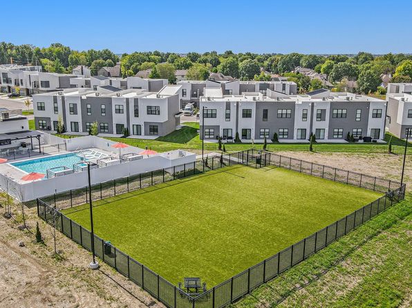 2100 NW Lowenstein Dr #327