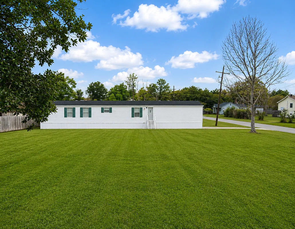 3 bed, 2.0 bath, 1216 sqft, $1,100 — Photo 1
