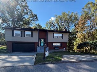 1913 Bona Vista Dr, Charleston, WV 25311