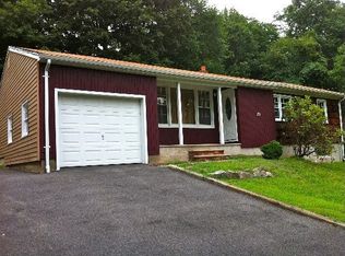 29 Smokey Ridge Rd, Ringwood, NJ 07456