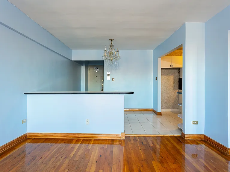 855 E 7th St #3A — Photo 5