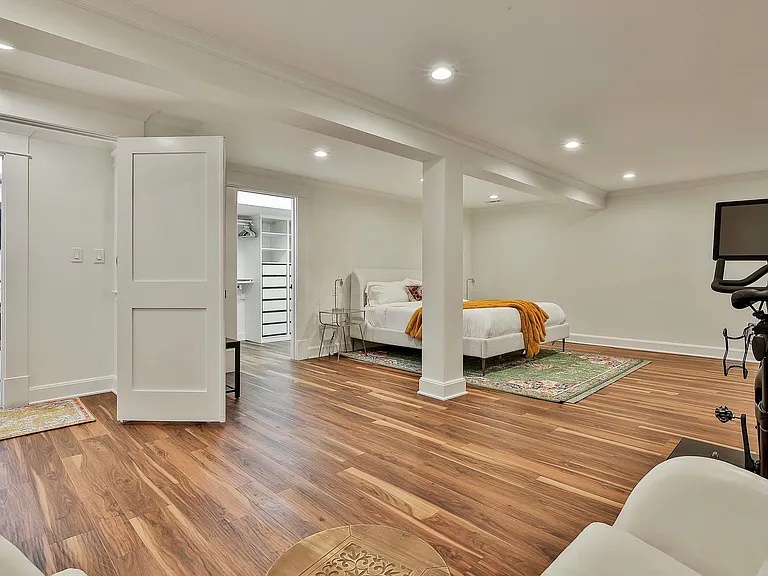 410 Thornton Lane — Photo 18