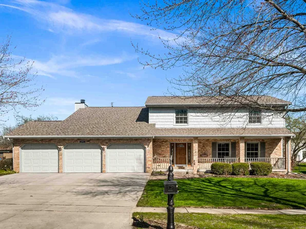 2203 Oakwood Ave, Bloomington, IL 61704