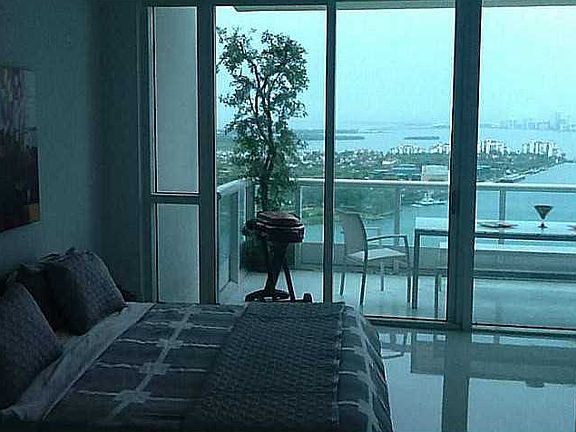 5th image of 100 S Pointe Dr APT 2702