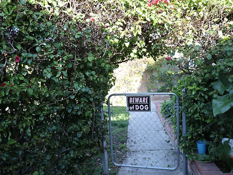 Yard gate