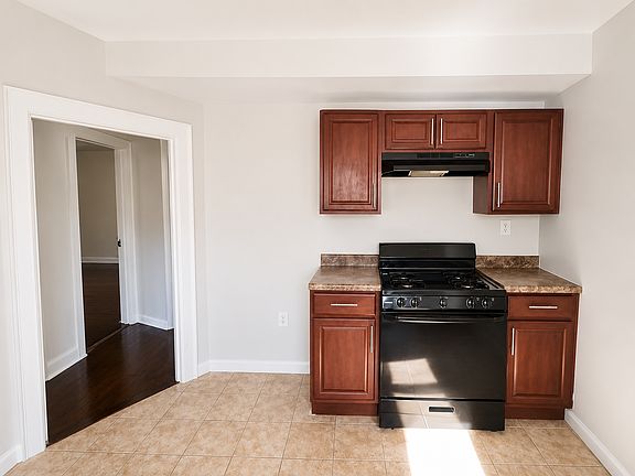 3rd image of 58-60 Clinton Pl #2B