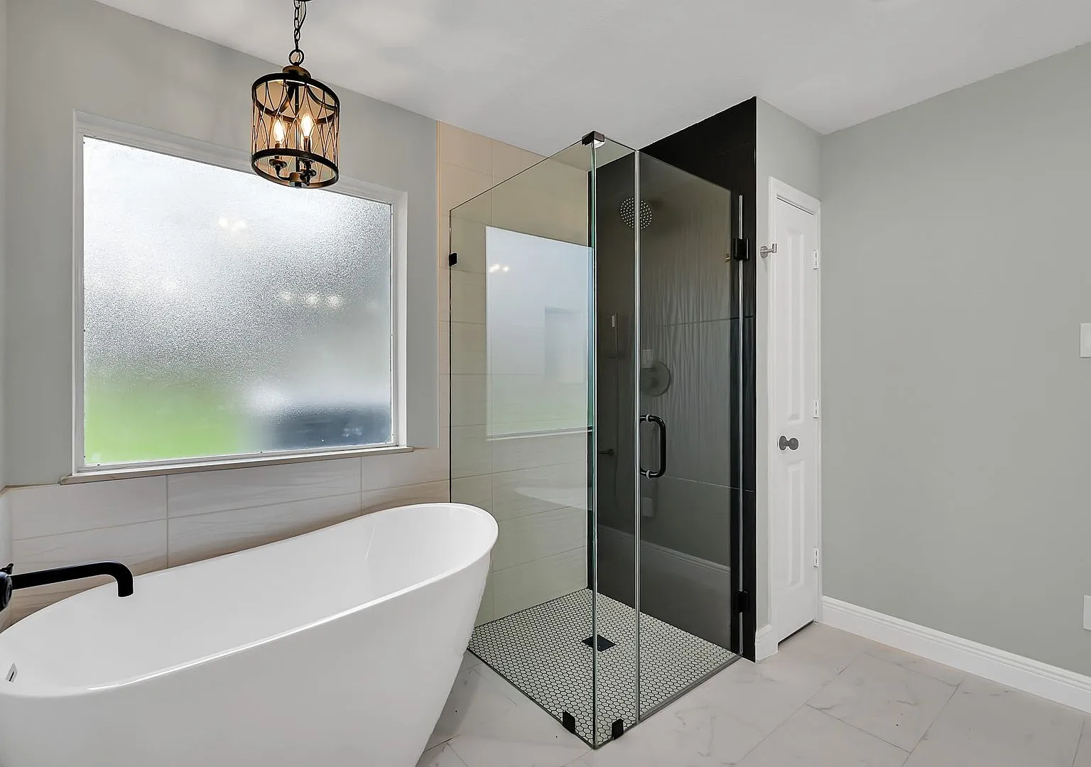 Newly remodeled in Point Aquarius — Photo 3