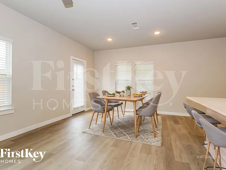 18342 W Centro Cir — Photo 7