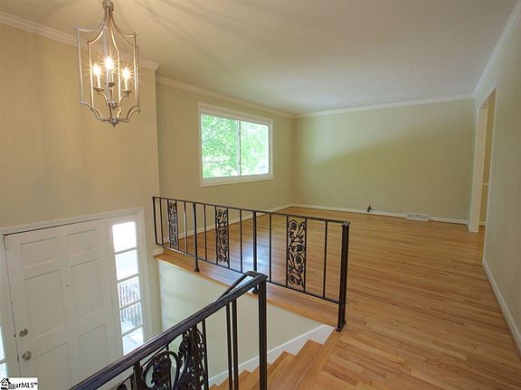 5th image of 15 Richwood Dr