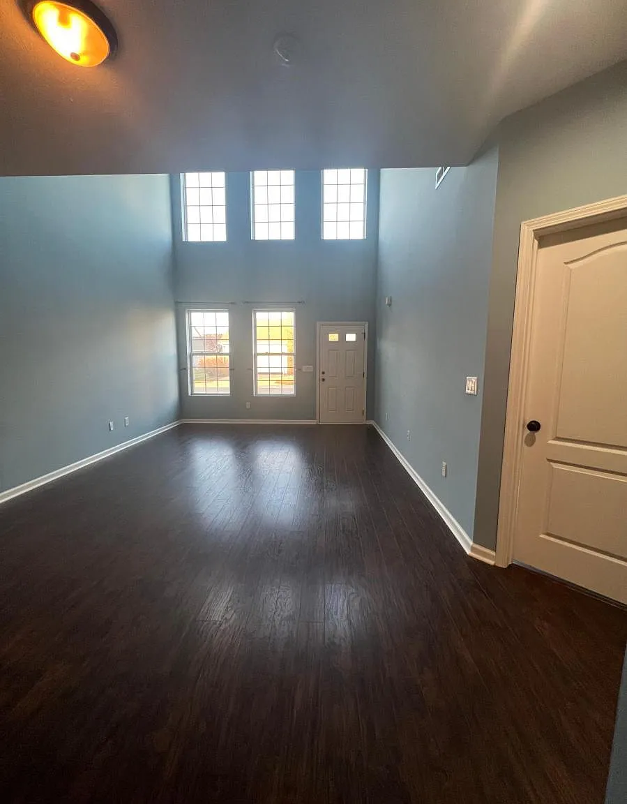 9733 Silver Leaf Dr — Photo 3