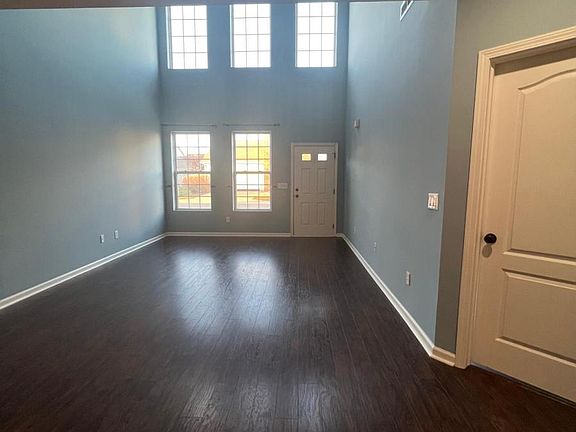 3rd image of 9733 Silver Leaf Dr