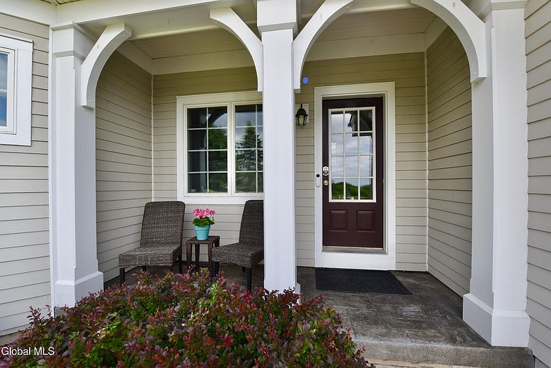 4th image of 12 Indian Pipe Drive