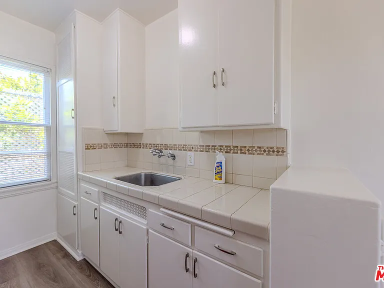 1940 S Robertson Blvd #10 — Photo 17