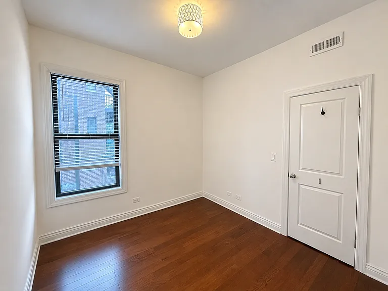 1946 W Bradley Pl #2W — Photo 8