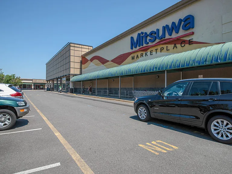 Mitsuwa Marketplace is nearby