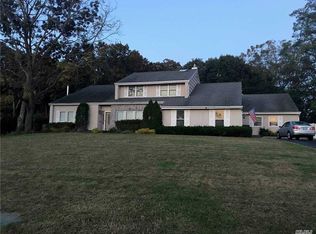 18 Gamay Ct, Commack, NY 11725