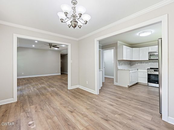 5th image of 485 Shady Acres Ln