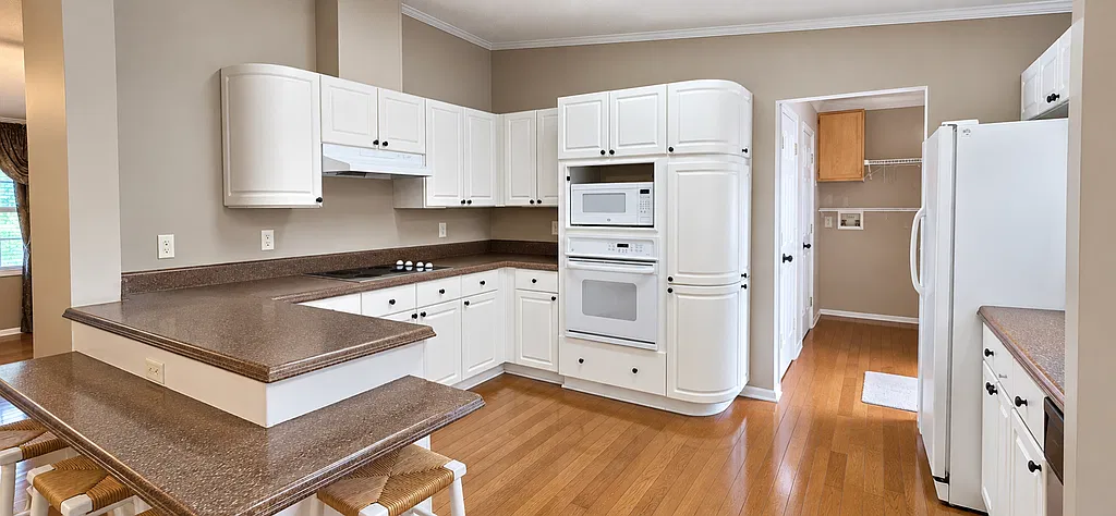 3 bed, 1700 sqft, $2,900 — Photo 3