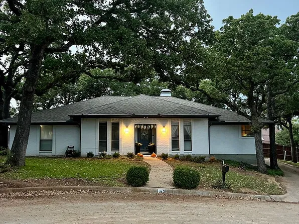 3 Greenbriar Ct, Trophy Club, TX 76262