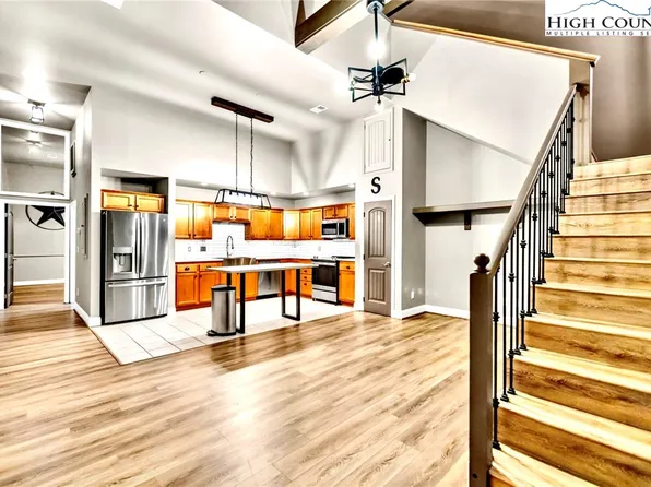 215 S Jefferson Station Place #203, West Jefferson, NC 28694