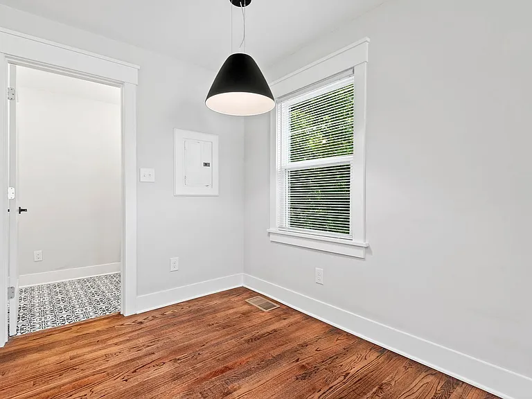 2104 Nelson St — Photo 6