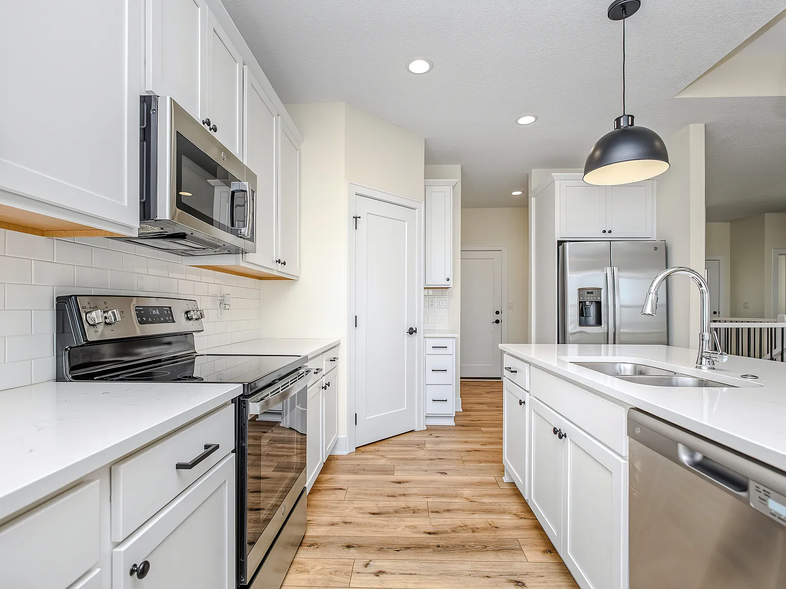 4 bed, 2302 sqft, $2,500 — Photo 4