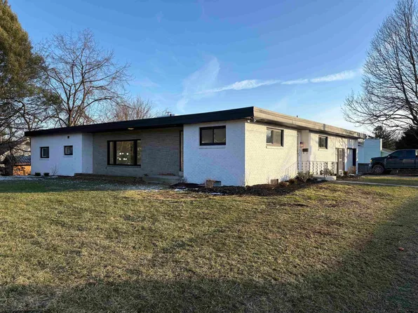 1206 Country Club Rd, Fairmont, WV 26554