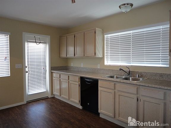 5th image of 3930 Gramercy Ave