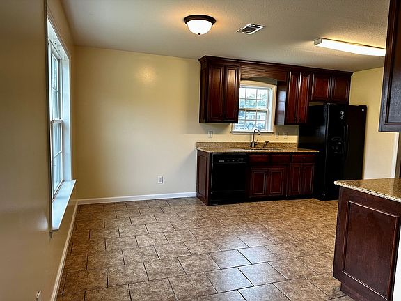 4th image of 33 Palmetto Pine Ln