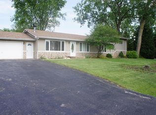1006 N Prairie Dr, Silver Lake, WI 53170