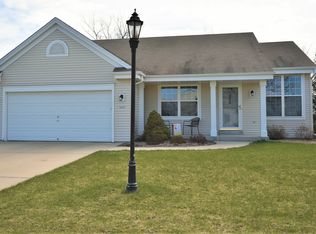 1032 Bending Brae Dr, Pewaukee, WI 53072