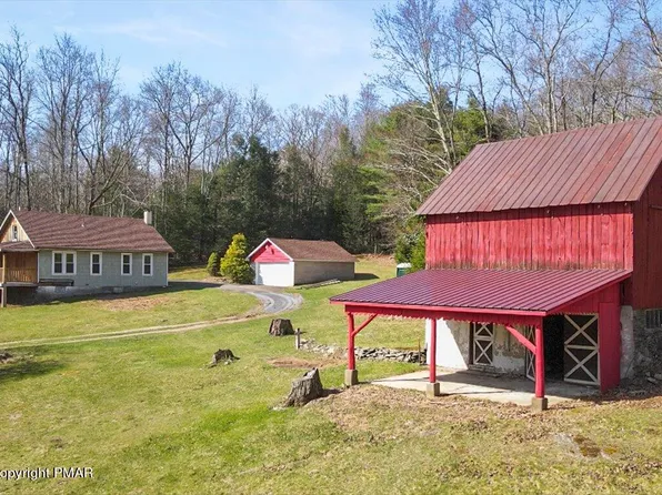 3423 Spruce Cabin Rd, Cresco, PA 18326