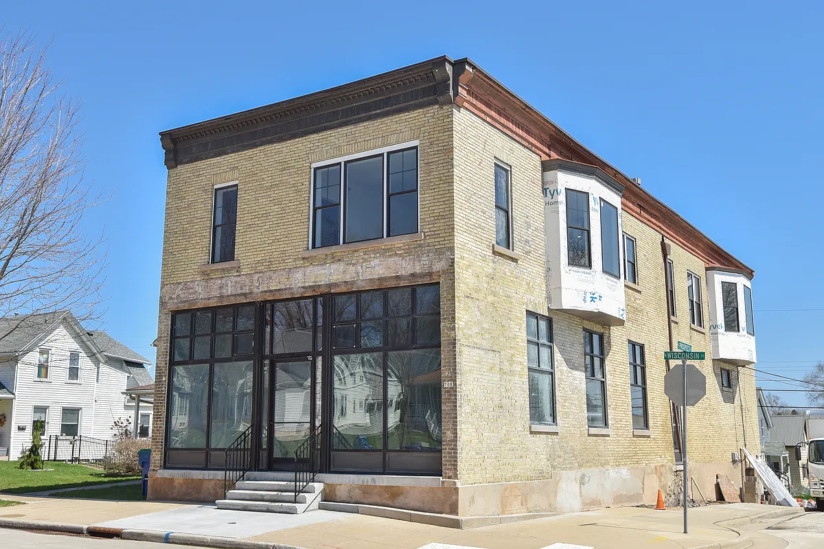 Corner of Building Exterior - 104 E Prospect St #1