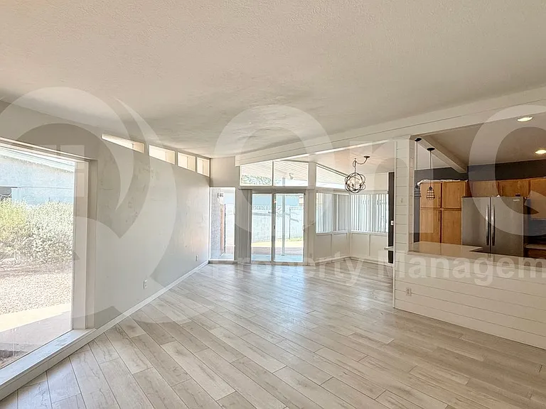 525 N Vine St — Photo 4
