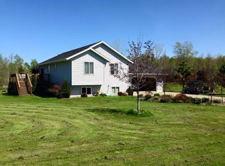 7740 S Range Line Rd, Oconto, WI 54153