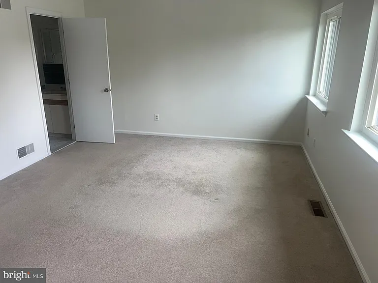 100 Conway Ct — Photo 15
