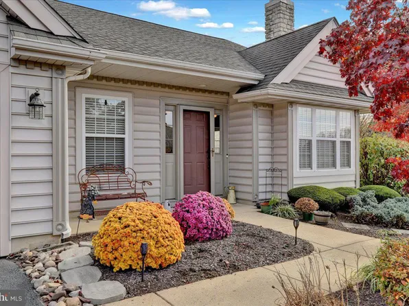 321 Charleston Ln, Wyomissing, PA 19610