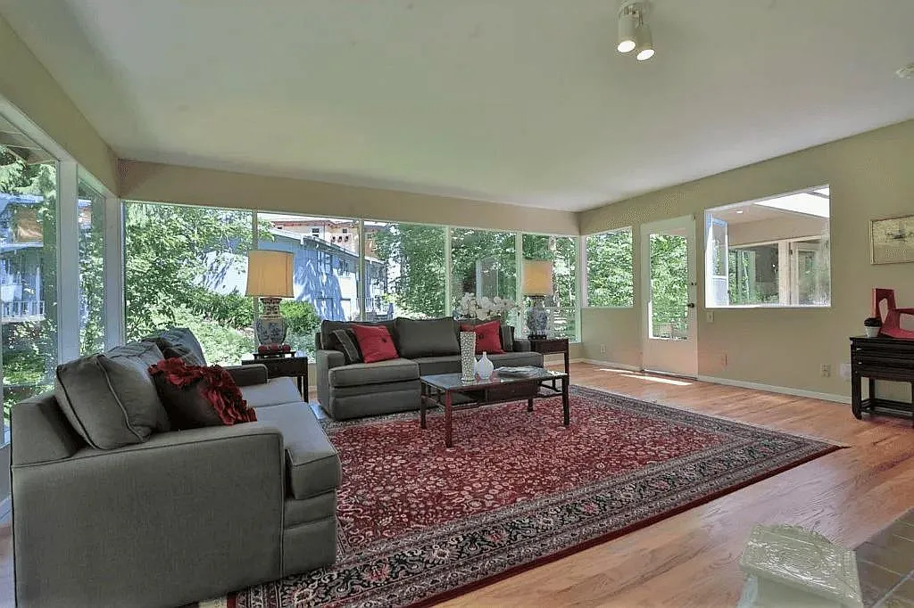 3321 102nd Ave NE — Photo 3